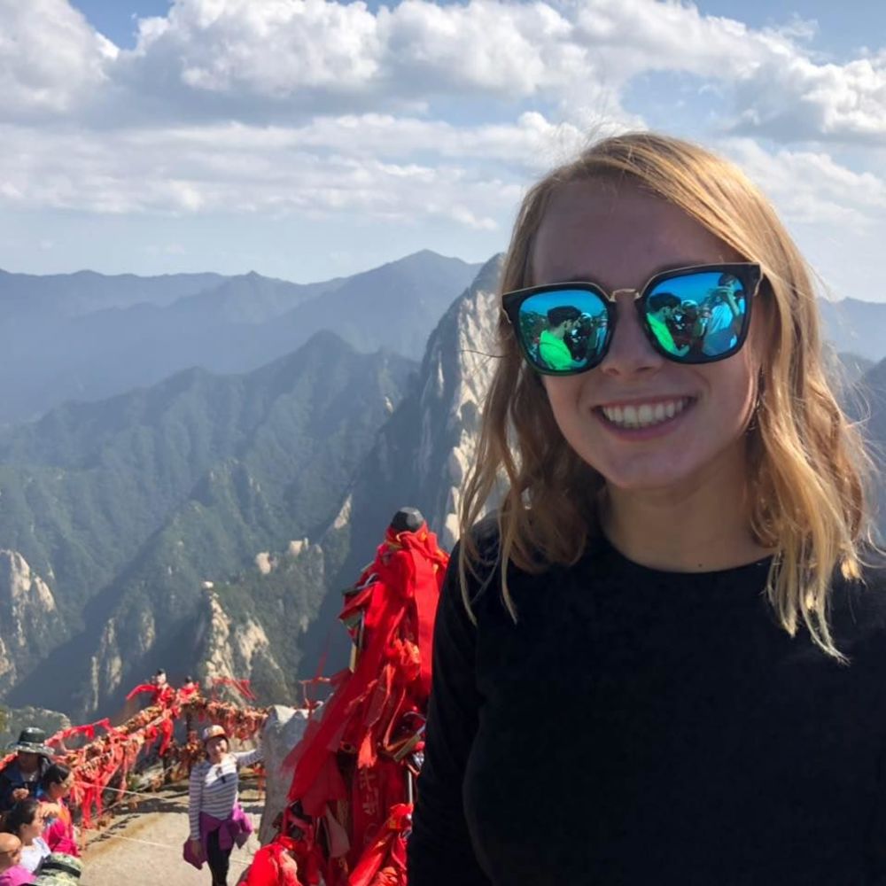 Meet your Posher, Chloe